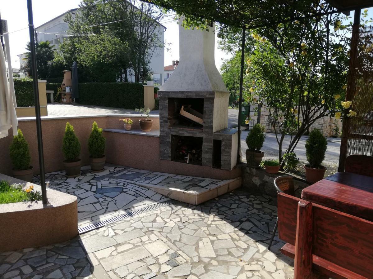 Apartment Family Apartman Luka