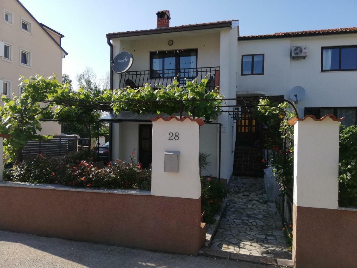 Apartment Family Apartman Luka