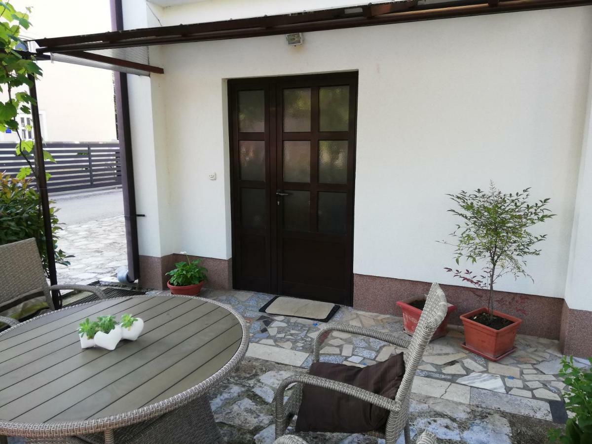 Apartment Family Apartman Luka