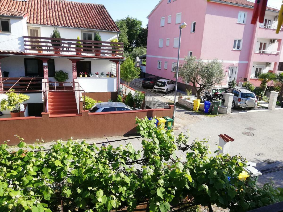 Apartment Family Apartman Luka